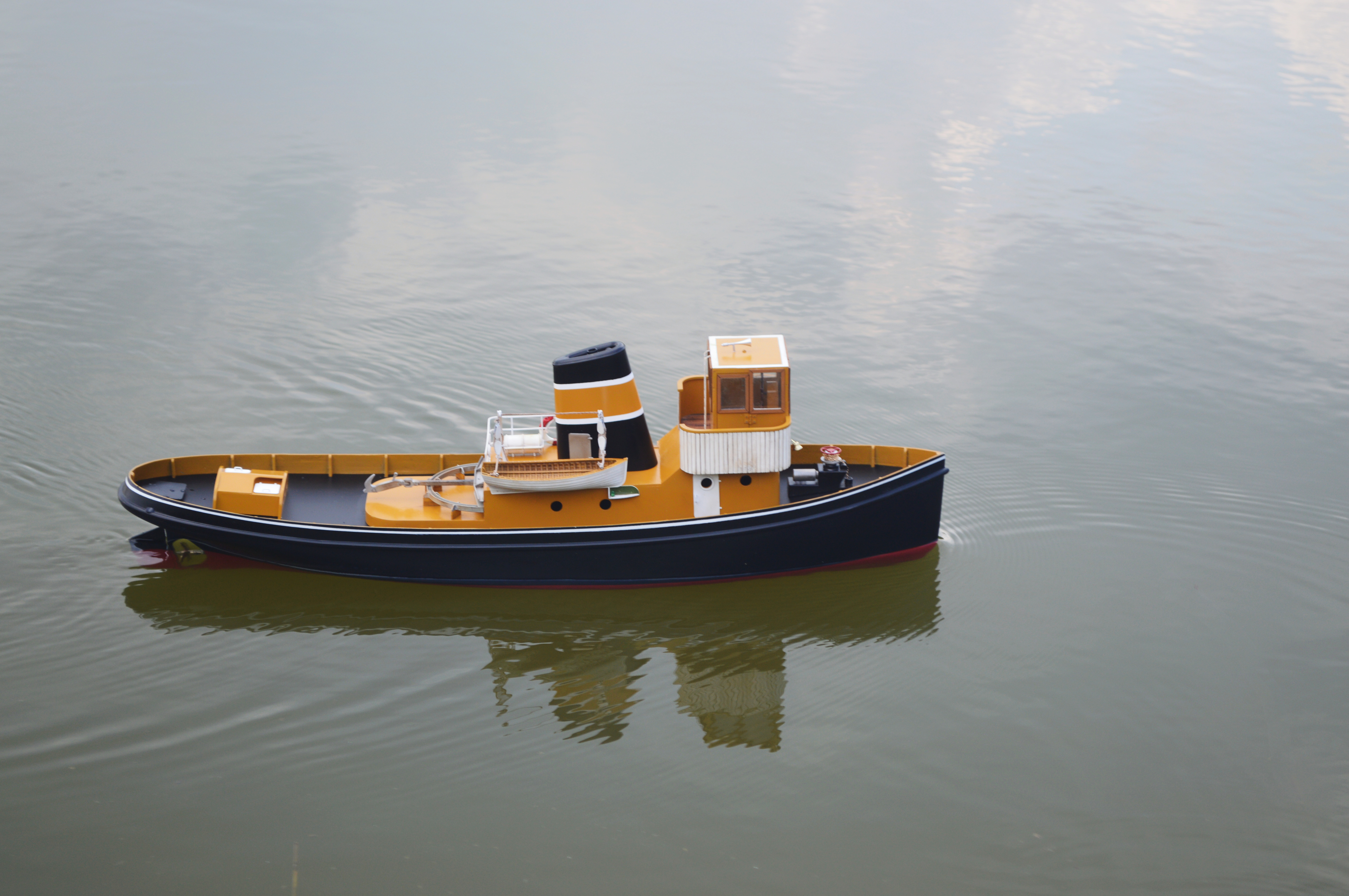 Tony Ray 1:20 SUNXXIV Tug Boat 720mm w/ Electronics [kit-to-build] TRBS053