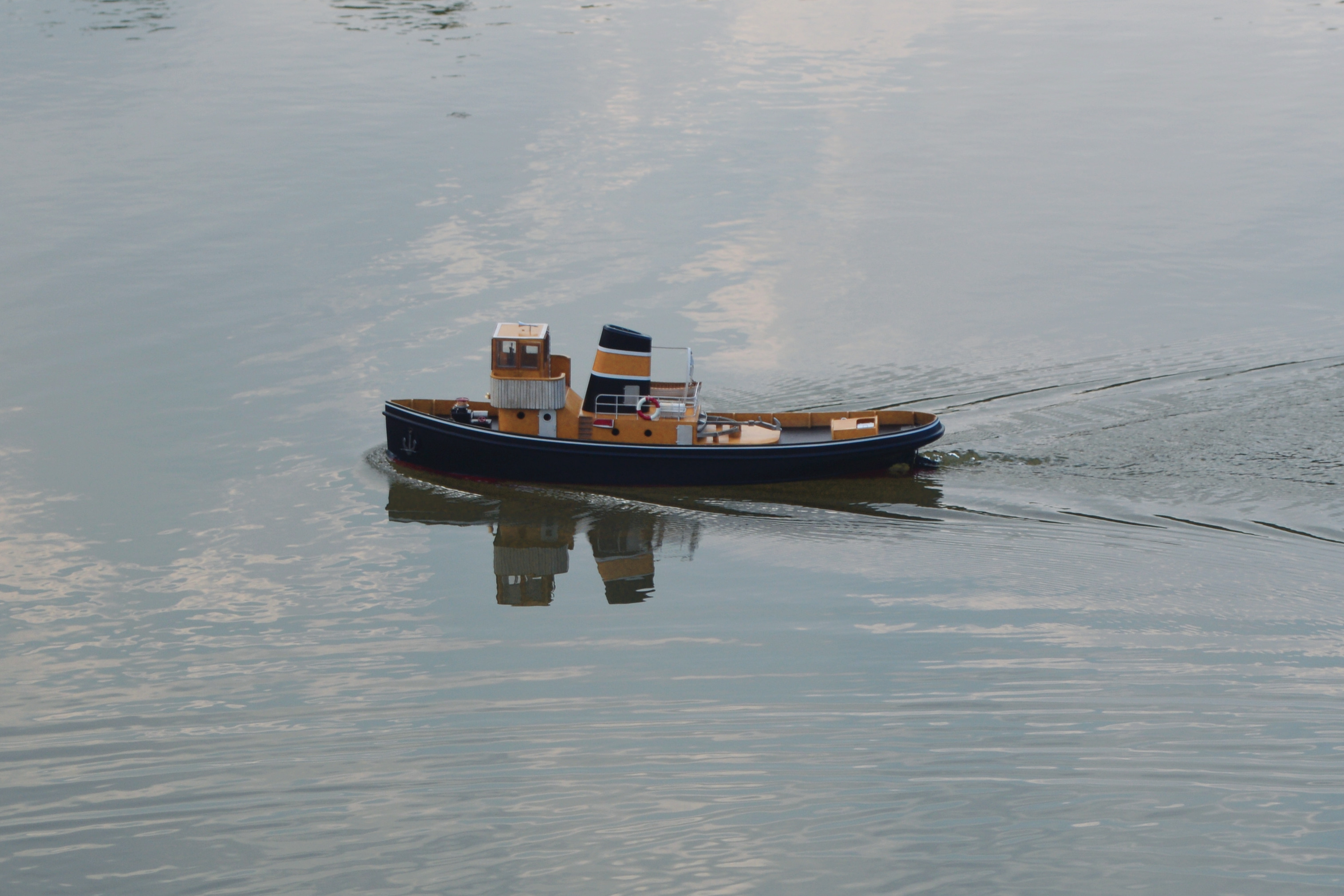 Tony Ray 1:20 SUNXXIV Tug Boat 720mm w/ Electronics [kit-to-build] TRBS053