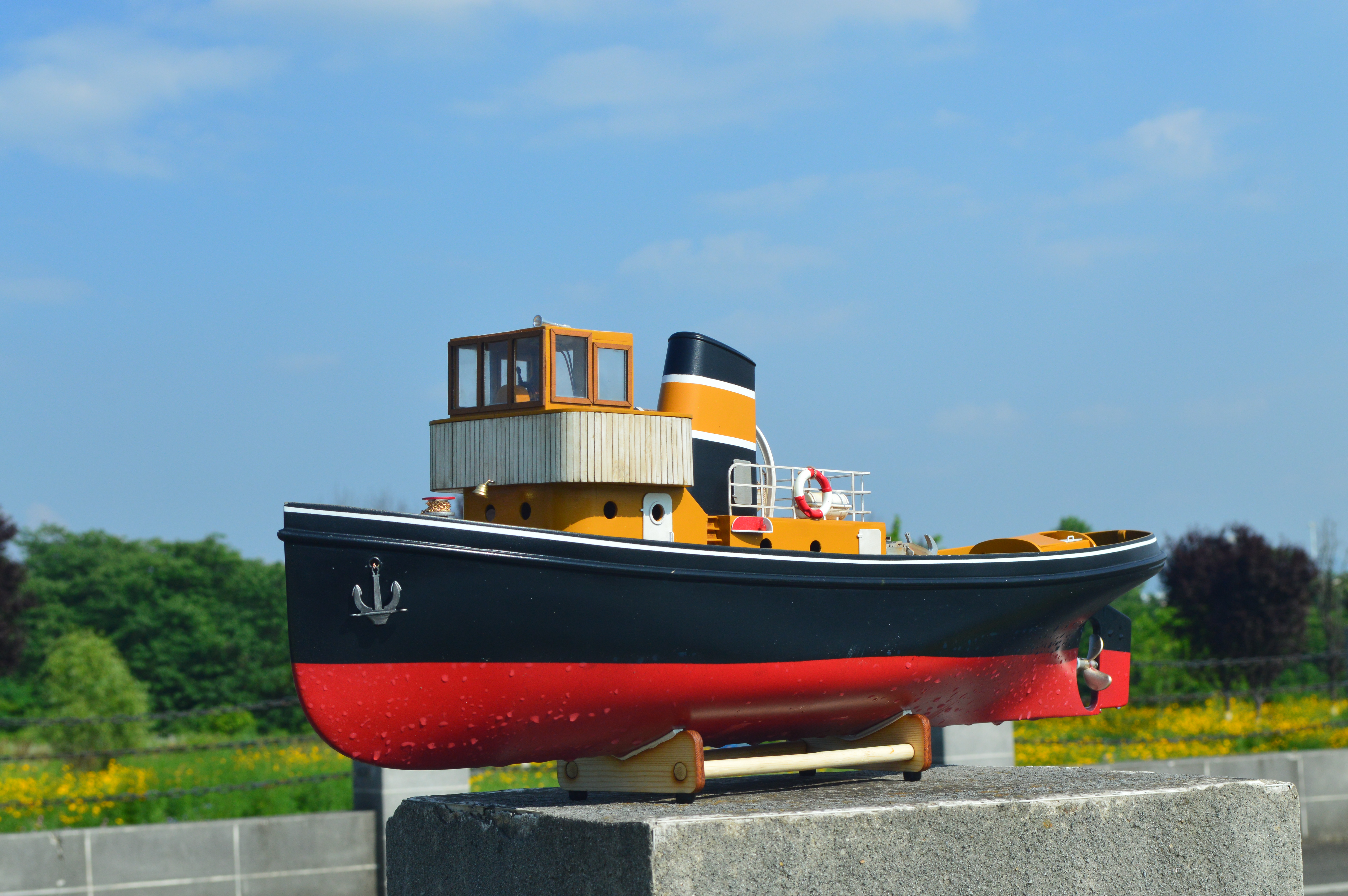 Tony Ray 1:20 SUNXXIV Tug Boat 720mm w/ Electronics [kit-to-build] TRBS053